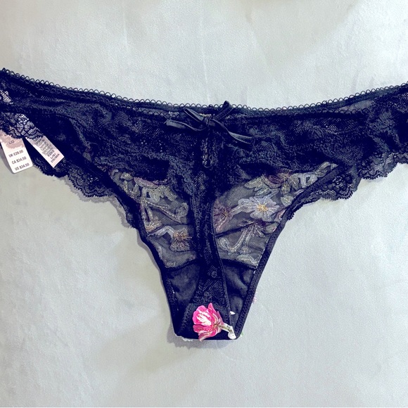 Victoria's Secret Dream Angels Black Floral
Lace Corset Top & Matching thongs. - Picture 5 of 14